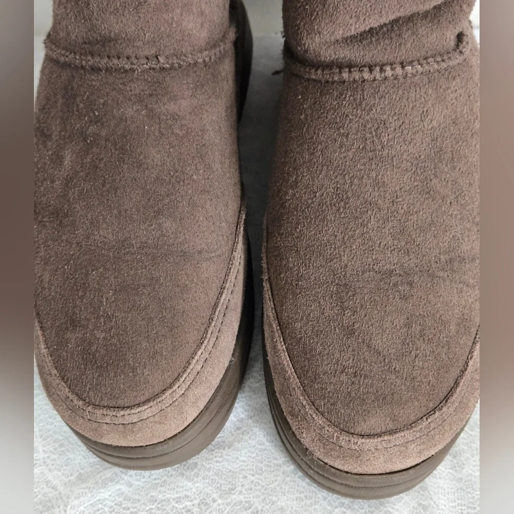 UGG same or